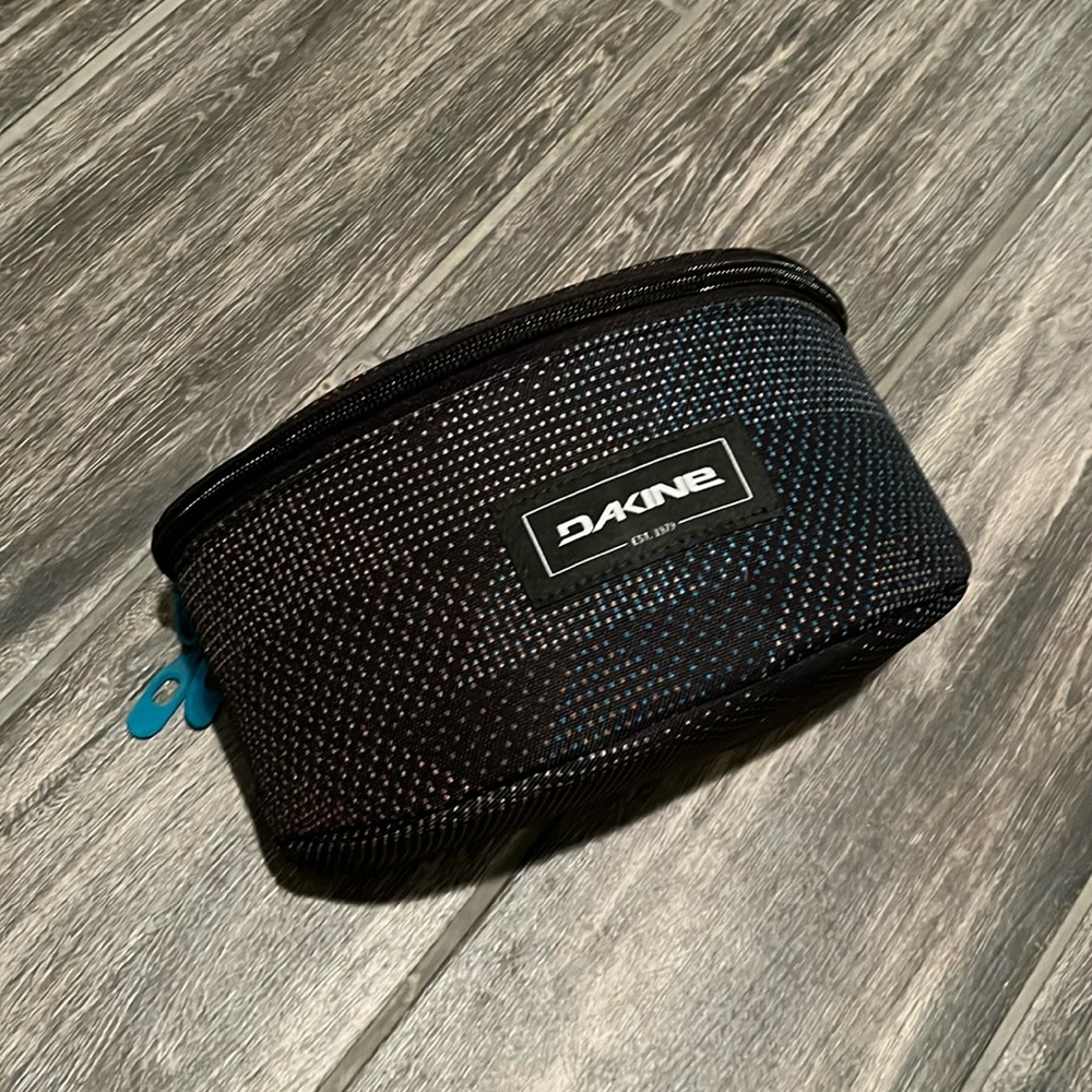 - Dakine Goggle Stash Bag
